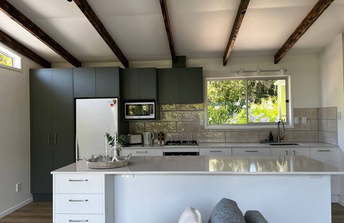 Shelly Park Cottage | Newly renovated one bedroom house near beaches, shopping and great schools