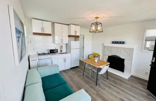 Alden Manor Apartment | Newly-Renovated One-Bedroom on the Beach