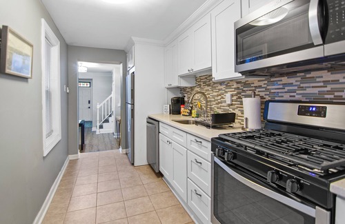 Upper Fells Point House | Newly Renovated Pet Friendly Row Home in Fells Point - Patterson Park