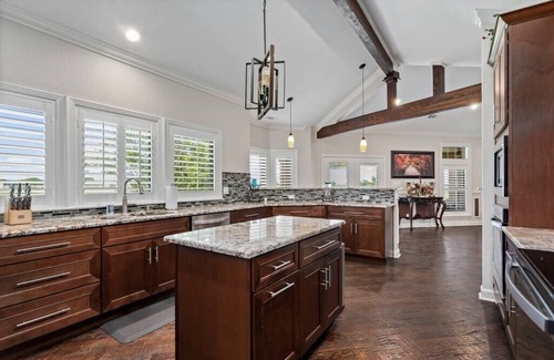 Weston House | Newly Renovated Private Ranch Get-A-Way