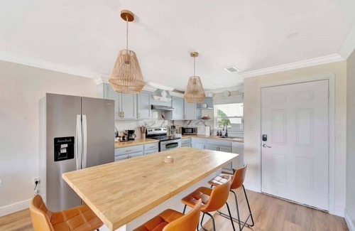 Harbour Heights House | Newly Renovated Retreat Central to I-75 & Downtown