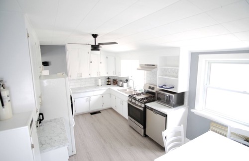 South London Apartment | Newly renovated river side condo in the heart of Wortley village