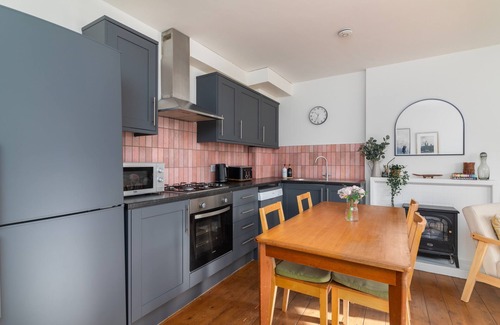 Ealing Apartment | Newly Renovated Stylish London Sanctuay