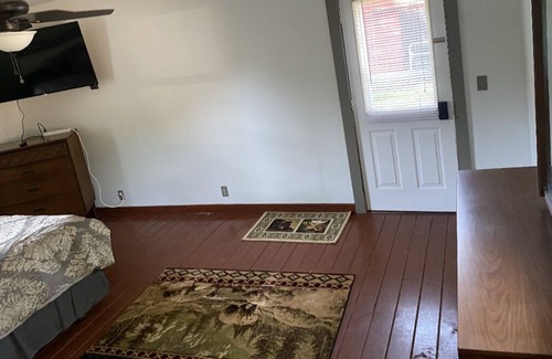 Walworth House | Newly renovated suite on 25 acres