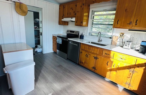 Barnegat Light House | Newly Renovated Beach Block 3-bedroom 2nd Floor Duplex