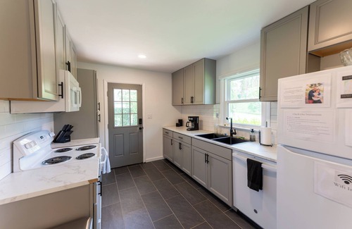Fry's Spring House | Newly-renovated 5BR home near UVA, Downtown, i64. Weddings/bachelorette parties!