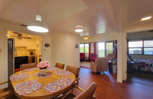Seven Devils Condo | Newly renovated, Gorgeous Condo w/Pool and Hot Tub Access!