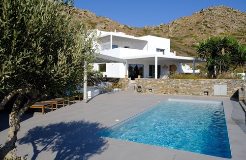 Mikri Vigla Villa | Newly renovated villa 5 minutes walk from the most beautiful beach in Naxos, Greece