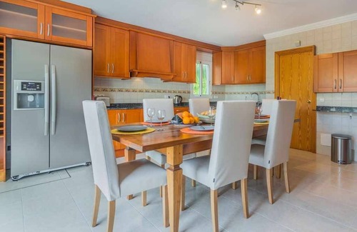 Les Palmeres House | Newly revamped villa walking distance to beaches, mountains and pinewalk