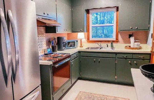 Reedville House | Newly updated 3 bedroom cottage with Solo Stove fire pit