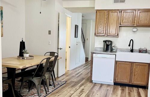 Medicine Lodge House | *NEWLY UPDATED* Elm Creek Homes- 2 bedroom sleeps 5