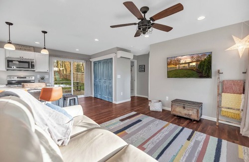 Brighton House | Newly Updated House with California King Bed!