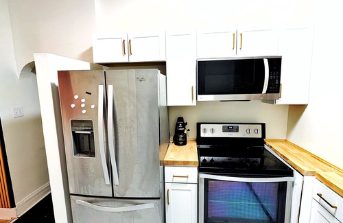Dayton Apartment | Newport Corporate Exec lodge @Cincy Downtown - 2KG BDs + Large Private Game Yard
