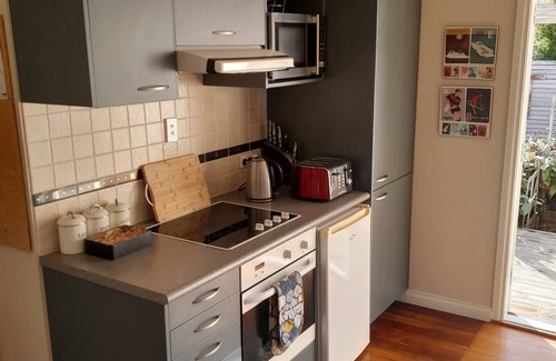 Martinborough House | NewYorkNewYork: Fast Fibre, Sky&Smart TV, all Linen and Cleaning Fee included.