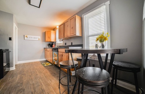 Cape Girardeau House | Next Door to Mercy Hospital - Pet Friendly - Fast Wifi