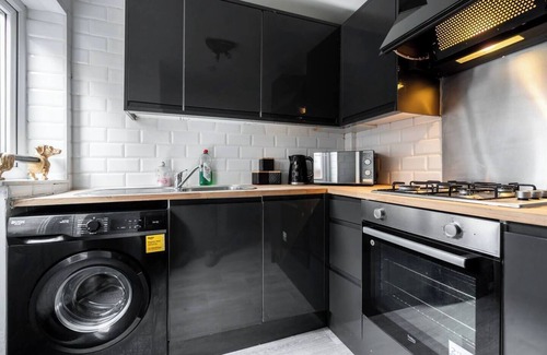 Anfield House | Next to LFC | W/M | Desk Space | City Links