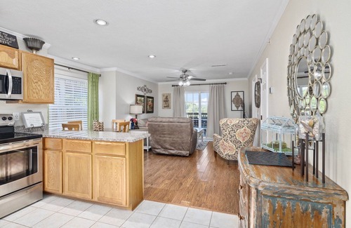 Indian Point Condo | Next to Silver Dollar City, King Master, 2BR 2BA, Full Size Kitchen, 20ft Patio