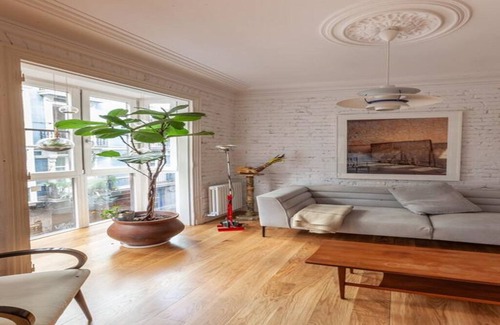 San Francisco Apartment | Next to the old town