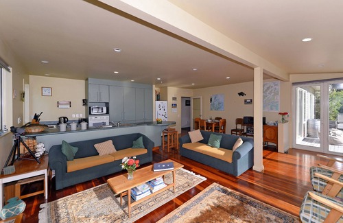 Moetapu Bay Cottage | Ngaire's Haven - Mahau Sound Holiday Home