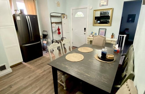 Niagara Falls House | Niagara Chalet with Hot Tub - Steps to the Falls