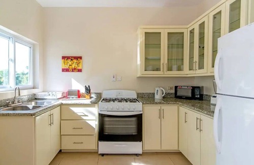IronShore Estates Apartment | Nianna Coral Bay Splendid Townhouse- 4