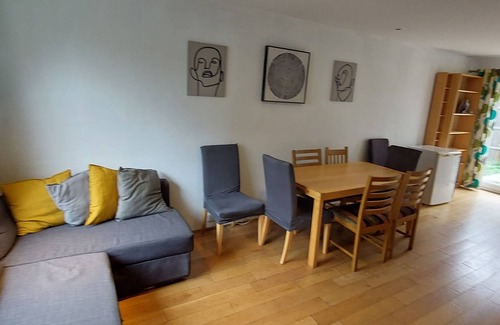 Abbey House | Nice 3 Bedroom 2 Bathroom House - Wimbledon - 22 mins to Central London