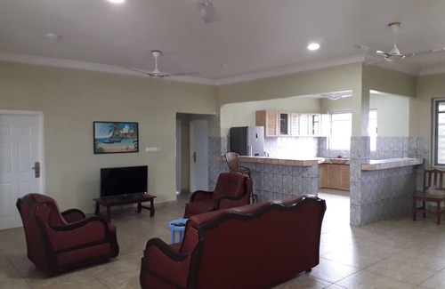 Akyinim Apartment | Nice and cozy 4 BR apartment