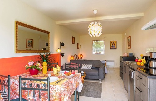 Plougonvelin Apartment | Nice apartment for 2 guests with WIFI, TV, patio, pets allowed and parking