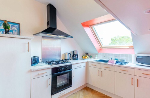Plougonvelin Apartment | Nice apartment for 2 guests with WIFI, TV, patio, pets allowed, panoramic view and parking