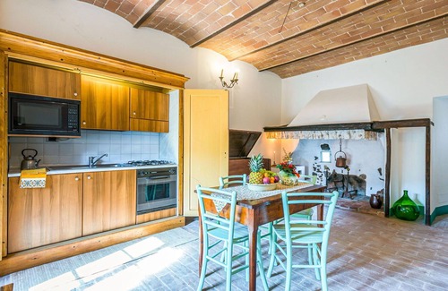 Stigliano Apartment | Nice apartment for 10 guests with WIFI, TV, patio, pets allowed, panoramic view and parking