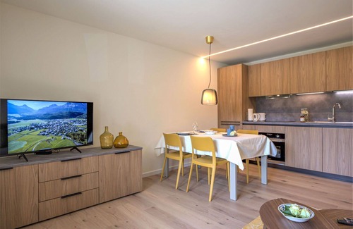 Celerina-Schlarigna Apartment | Nice apartment for 2 people with WIFI, TV, balcony, pets allowed and panoramic view