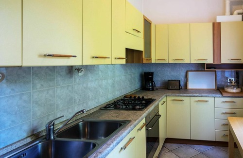 Luino Apartment | Nice apartment for 4 guests with WIFI, pool, TV, balcony and parking