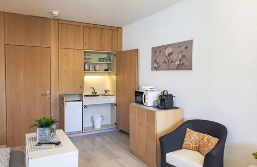 Bissone Apartment | Nice apartment for 4 people with A/C, pool, WIFI, TV, balcony and panoramic view