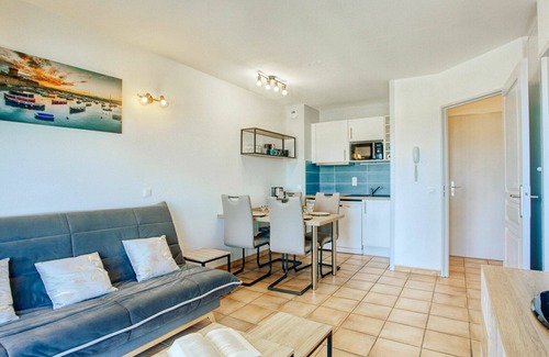 Behobie Apartment | Nice apartment for 4 people with pool, WIFI, TV and terrace