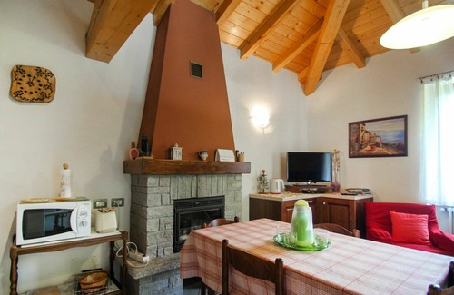 Vignola Apartment | Nice apartment for 4 people with TV, balcony and parking