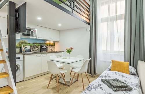 Nove Mesto Apartment | Nice apartment for 4 people with WIFI, TV, pets allowed and parking