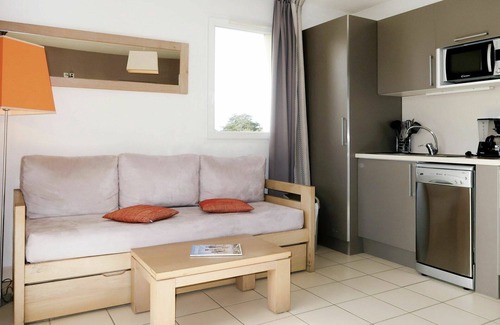 Frehel Apartment | Nice apartment for 4 people with WIFI, pool, TV, terrace, pets allowed and parking