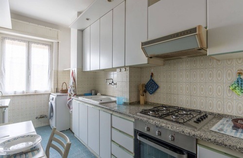 Vallecrosia Apartment | Nice apartment for 5 guests with WIFI, TV, balcony, pets allowed and parking