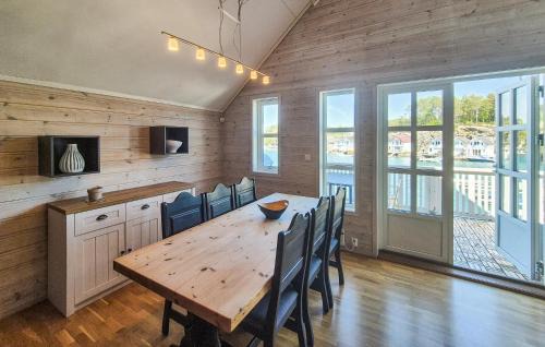 Sveio Apartment | Nice Apartment In Auklandshamn