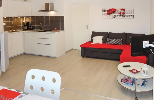 Gruissan Apartment | Nice apartment in Gruissan with kitchen