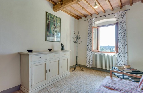 Lamporecchio Villa | Nice apartment in villa for 14 guests with WIFI, private pool, TV, balcony, pets allowed and par.