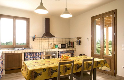 Fucecchio Villa | Nice apartment in villa for 2 people with WIFI, pool, A/C, pets allowed and parking