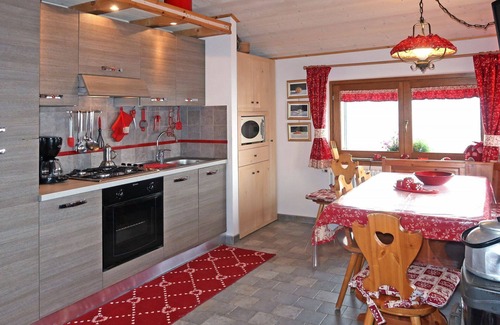 Peglio Apartment | Nice apartment for 6 guests with WIFI, TV, patio, pets allowed and parking