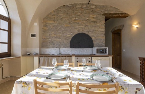 Novelli Apartment | Nice apartment for 6 people with WIFI, pool, TV, terrace, pets allowed, panoramic view and parking