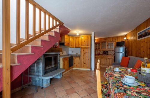Sarre Apartment | Nice apartment for 6 people with TV, balcony and parking, close to Aosta