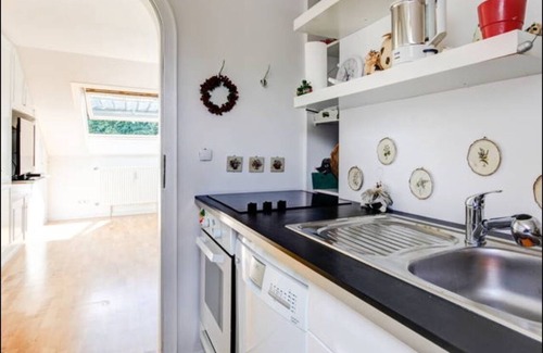 Poecking Apartment | Nice apartment with extra kitchen, bathroom, whirlpool, shower and bathtub.