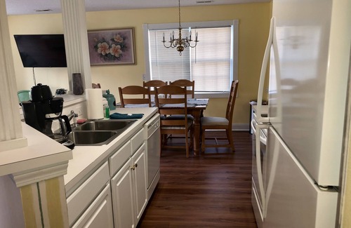 Calabash Apartment | Nice apartment with golf course view in prestigious Brunswick Golf. Fits 4.