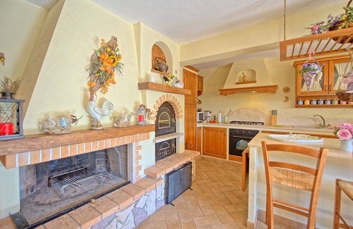 Villa A Sesta Apartment | Nice apartment with WIFI, A/C, pool, TV, patio, panoramic view and parking, close to Siena