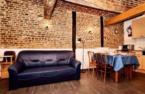 Richelle House | Nice apartments in a monumental square farm.