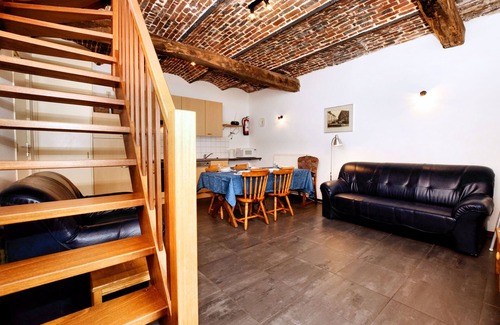 Richelle House | Nice apartments in a monumental square farm.